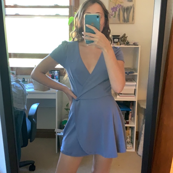 NWOT UO Allie crepe surplice romper - Picture 2 of 6